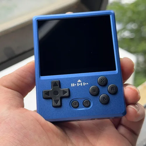 Vista 2 de GKD Pixel 2 Metal Console 2.4-inch IPS Screen Aluminum Body Gaming Player Retro Pocket Mini Game Console Portable Handheld Come With 64GB TF Card