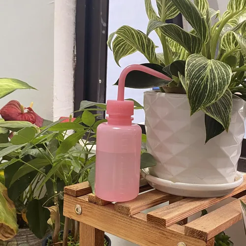 Vista 4 de Valchoose 150 ml Botellas de lavado rosadas de presión 5.1 oz Mini Profesional, Botella de agua para extensiones de pestañas, fácil de llevar