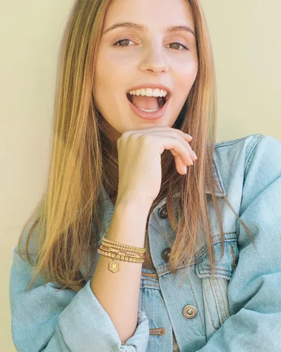 Vista 5 de Doubgood - Pulseras de cuentas de oro para mujer, juego de pulseras apilables de oro para mujeres y hombres, pulsera de cuentas elásticas chapada