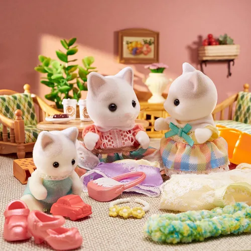 Vista 7 de Calico Critters - Familia de gatos Latte - Set de 4 figuras coleccionables para edades 3+