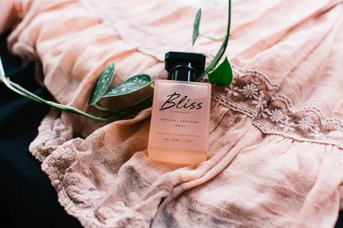 Vista 7 de RawChemistry Bliss - Perfume con infusión de feromonas para mujer - Perfume en aerosol para mujer con feromonas - Bliss by Raw Chemistry Scent with
