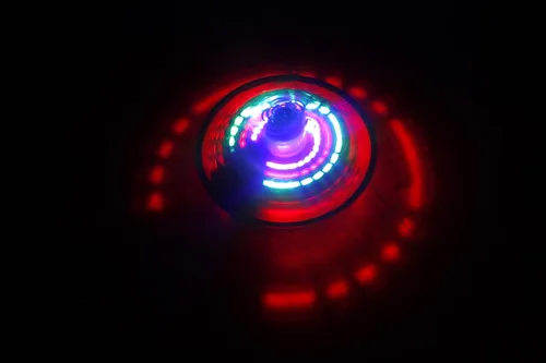 Vista 3 de Paquete de 4 pilas incluidas, luces LED. Giro motorizado, fácil de encender y apagar. Diversión para todas las edades